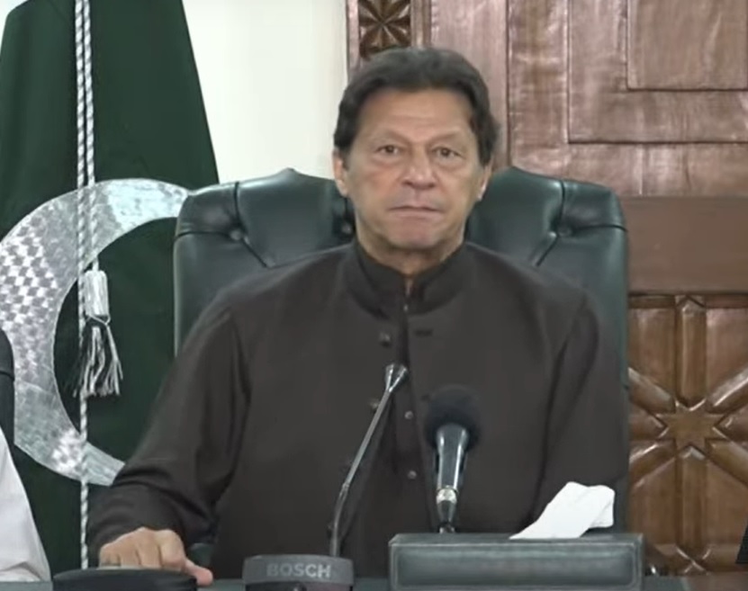 مارچ پر تشدد کرنے والے افسران کے خلاف عدالت جائیں گے: عمران خان