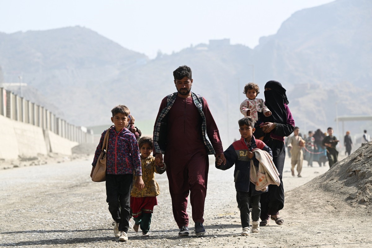 Torkham Afghan refugees.jpg