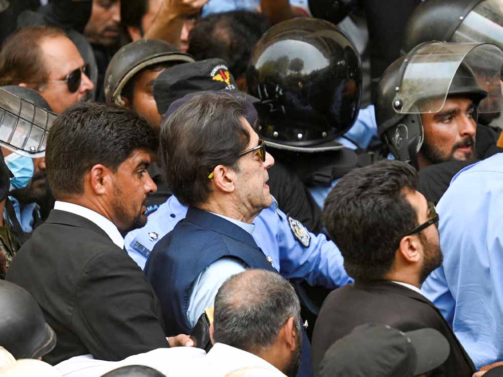 Imran Khan Court Police.jpg