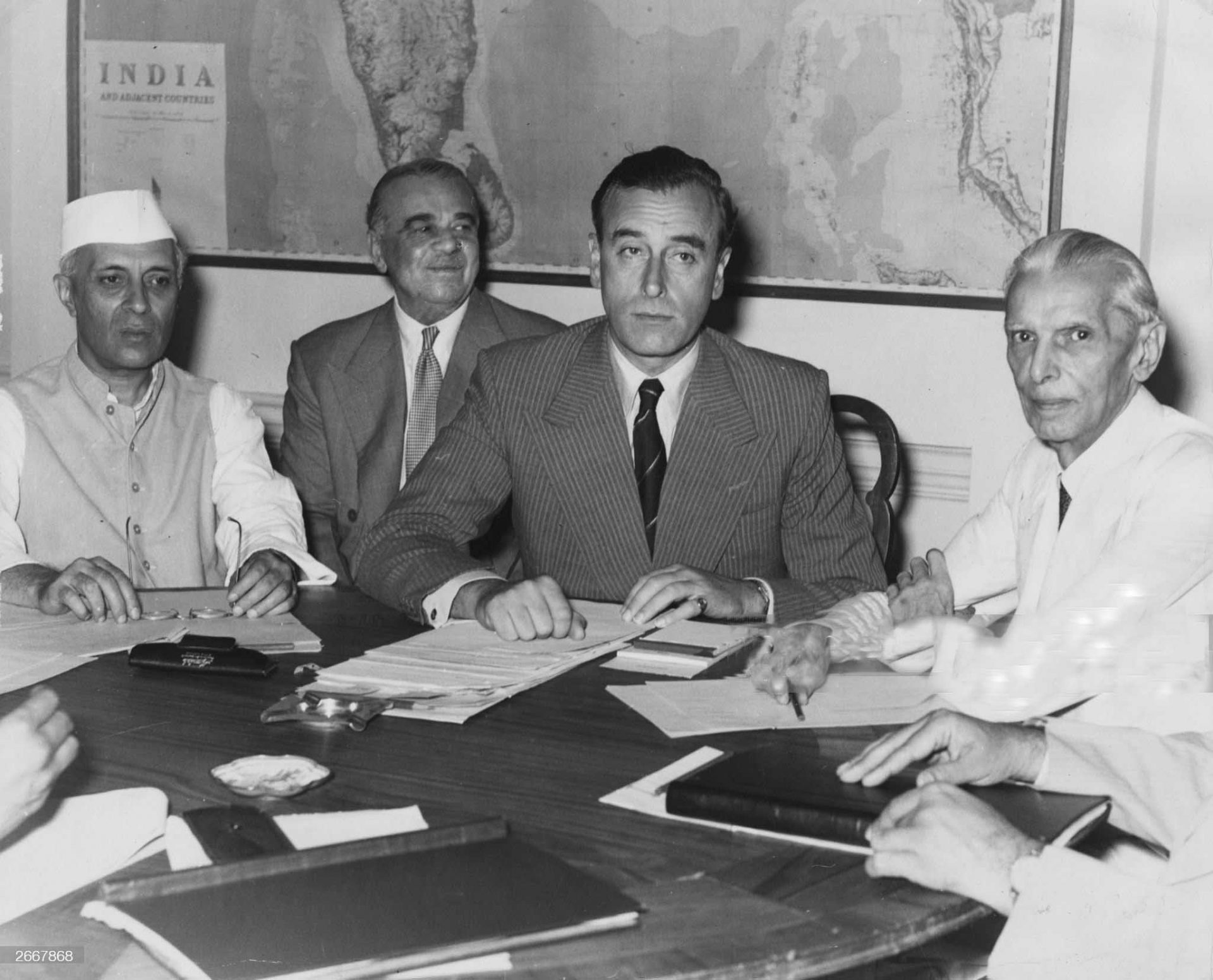 Lord-Mountbatten-Nehru-and-Jinnah-1920x1551.jpg