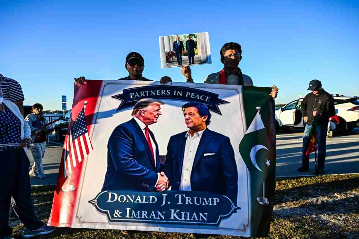 Trump Imran Khan.jpg