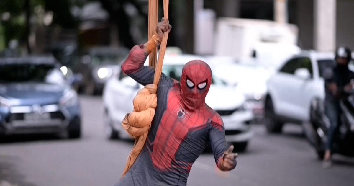 Brazil: Tree-swinging Spider-Man who used to be a teacher