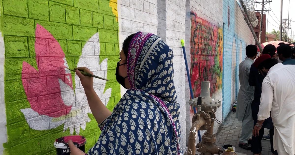 The message of ‘peace and love’ through graffiti on the walls of Peshawar