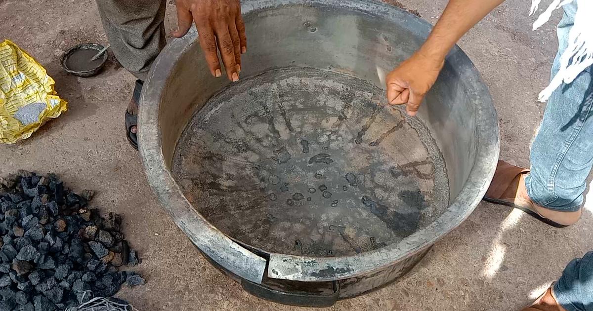 ‘The only’ craftsman of extinct brass and copper vessels in Sindh