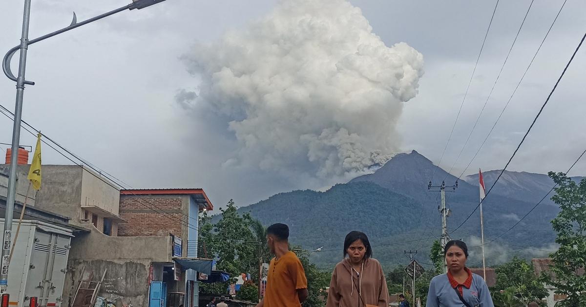 In Indonesia, the volcano Mount Marapi erupted and evacuated Archyde