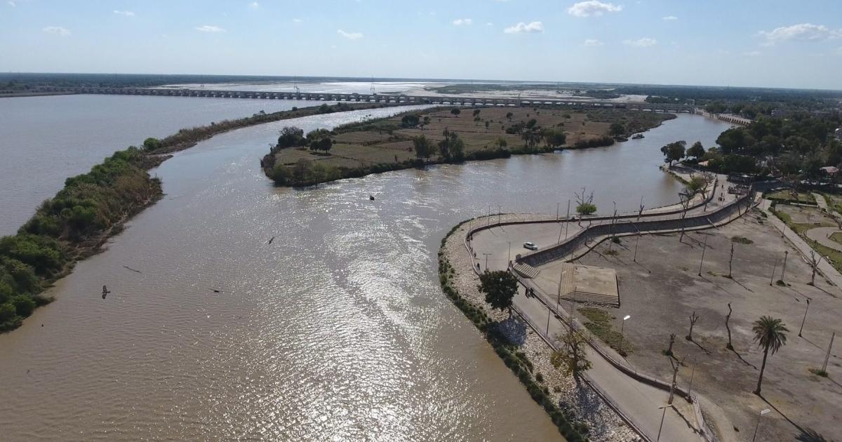 Sukkur barrage gate damaged by ‘tree collision’: Provincial Minister