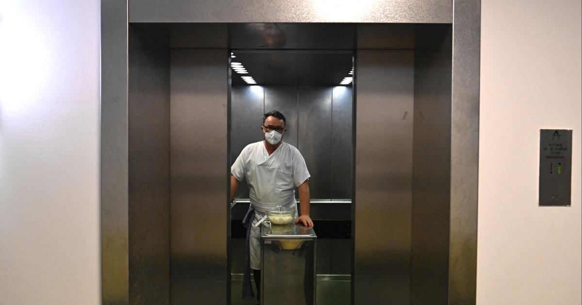 India: A man who went to the hospital for a check-up was stuck in an elevator for two days