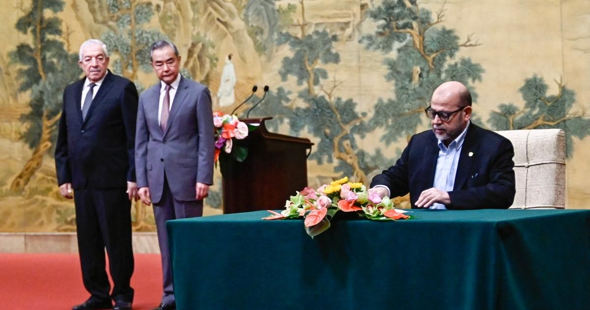 After negotiations in China, the Palestinian factions signed a declaration to end their differences