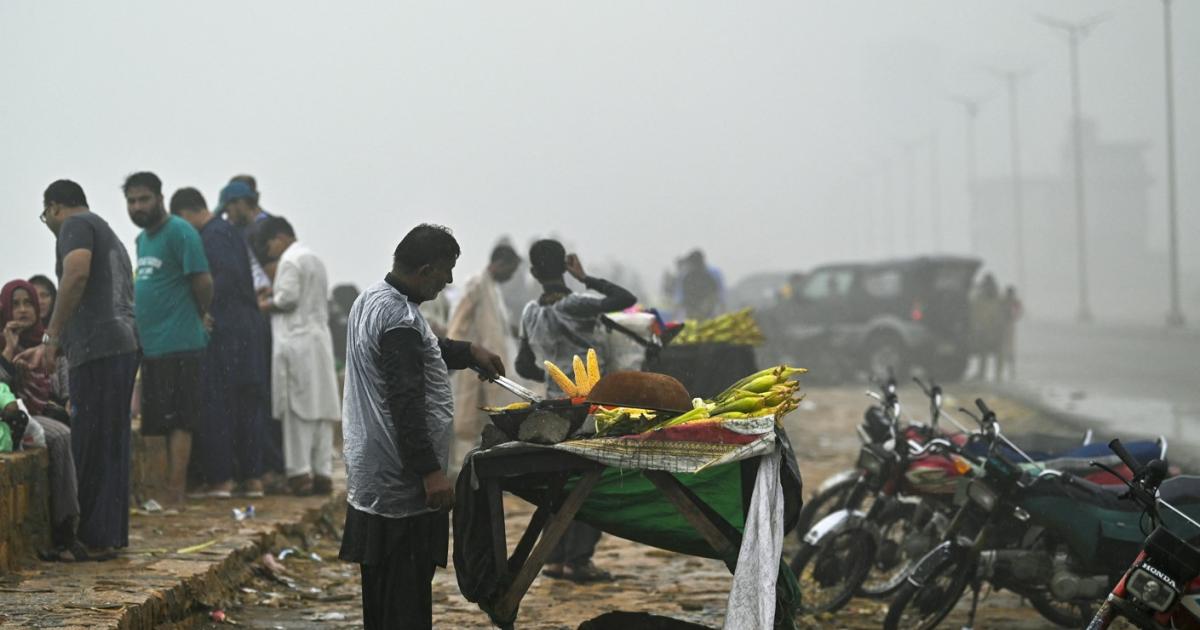 Cyclone alert in Karachi, 12 dead in Dir and six in Sindh