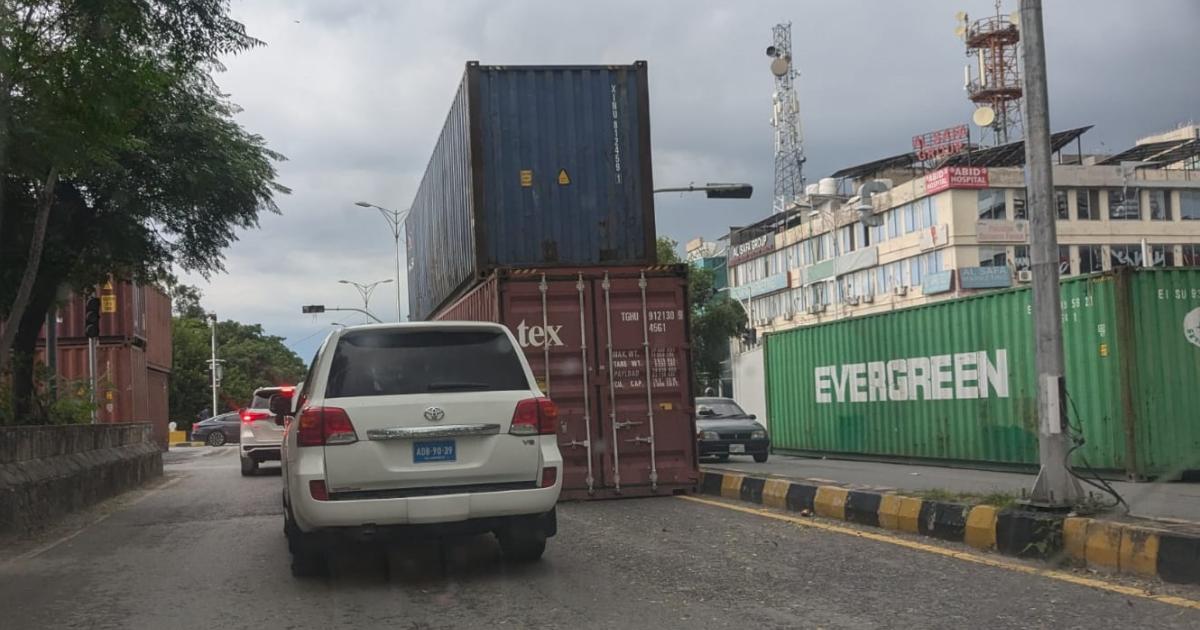 Containers again in Islamabad: Debate on blocking roads in Senate