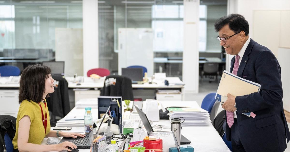 Japan: Payment of 57 thousand pounds on calling employees five minutes ago
 Trending Global News