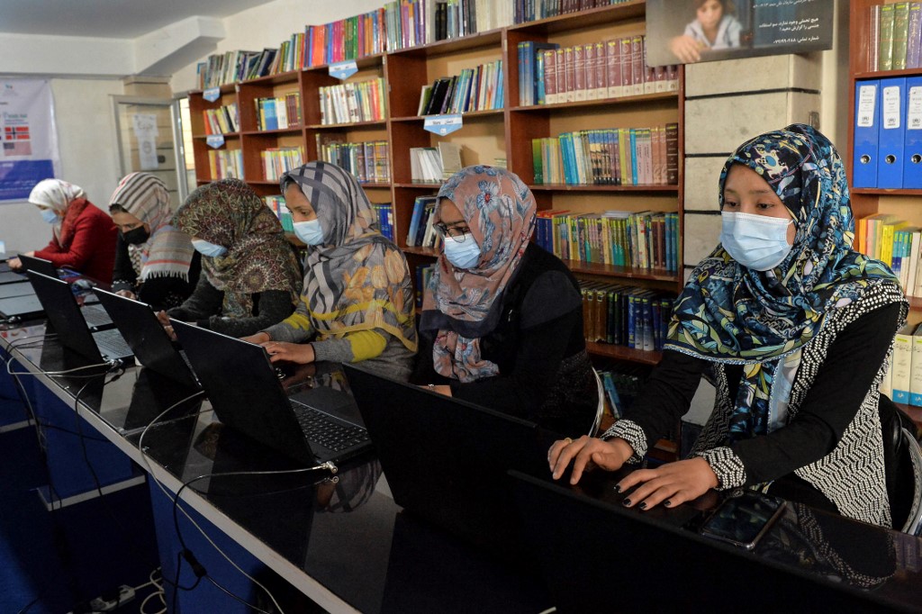 afghan women