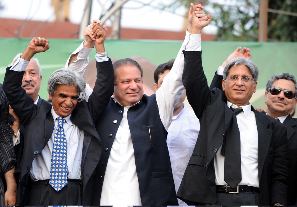 Nawaz Sharif Long March Lawyers 