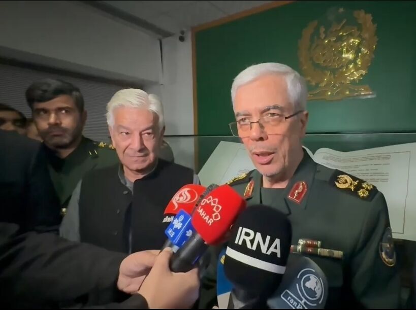 Maj General Bakiri and Khwaja Asif.jpg