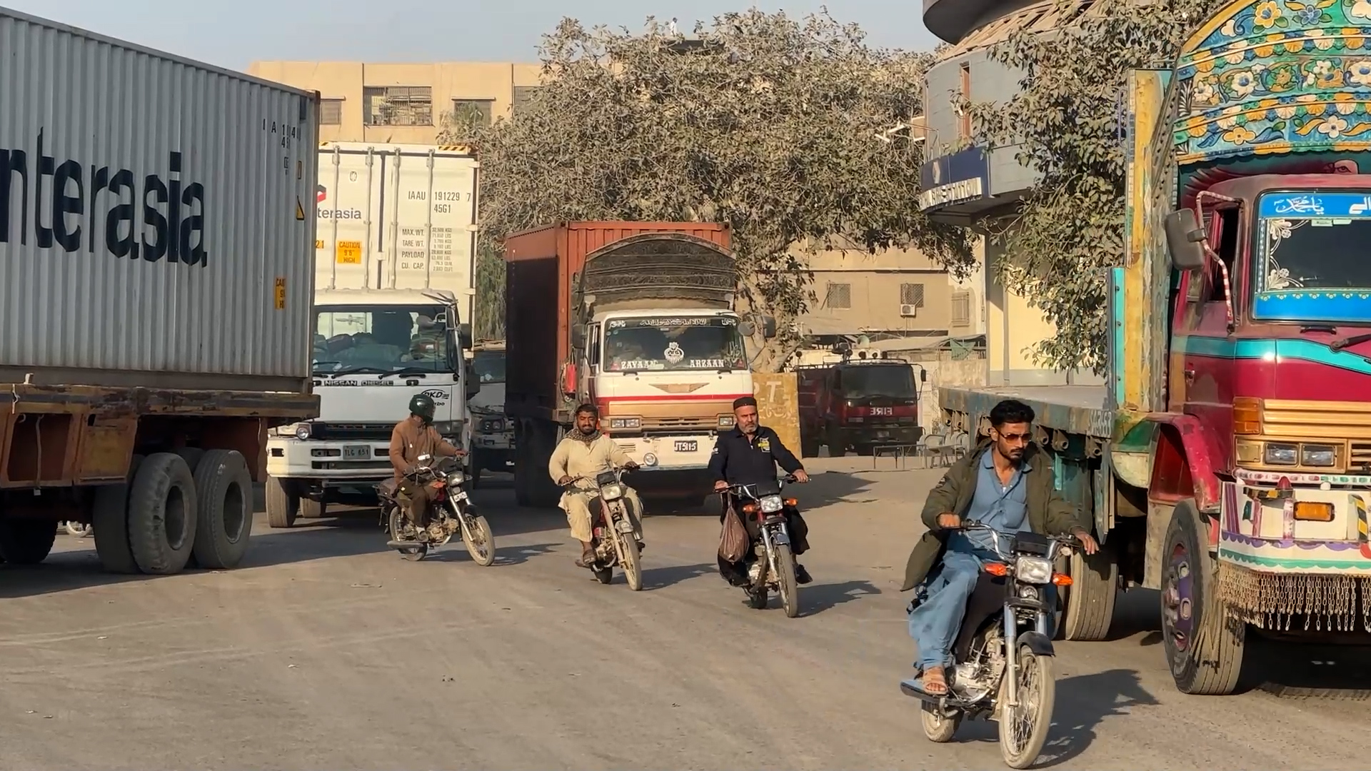 Karachi Traffic Motor Cycle 