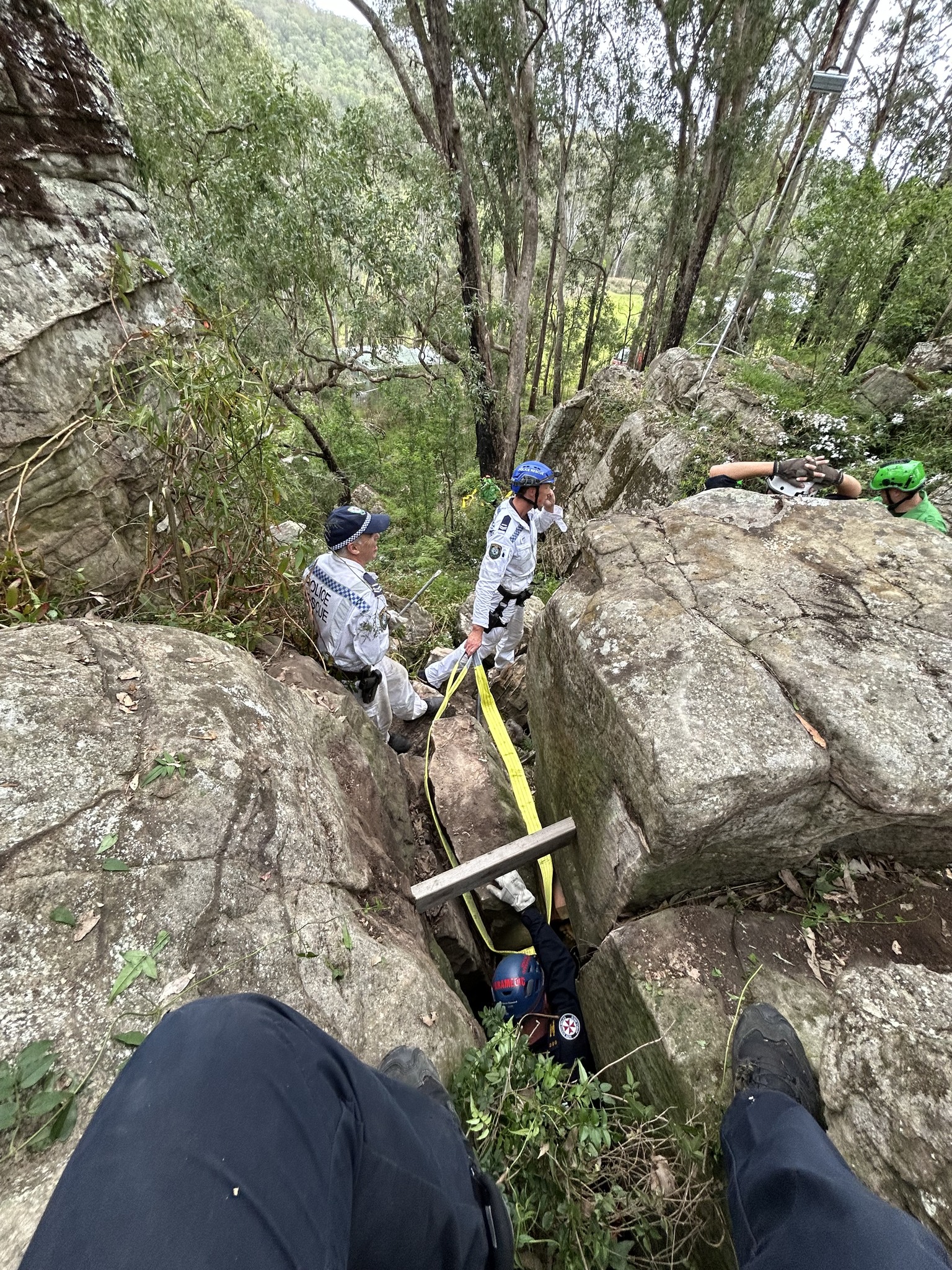 women-stuck-australia.jpg