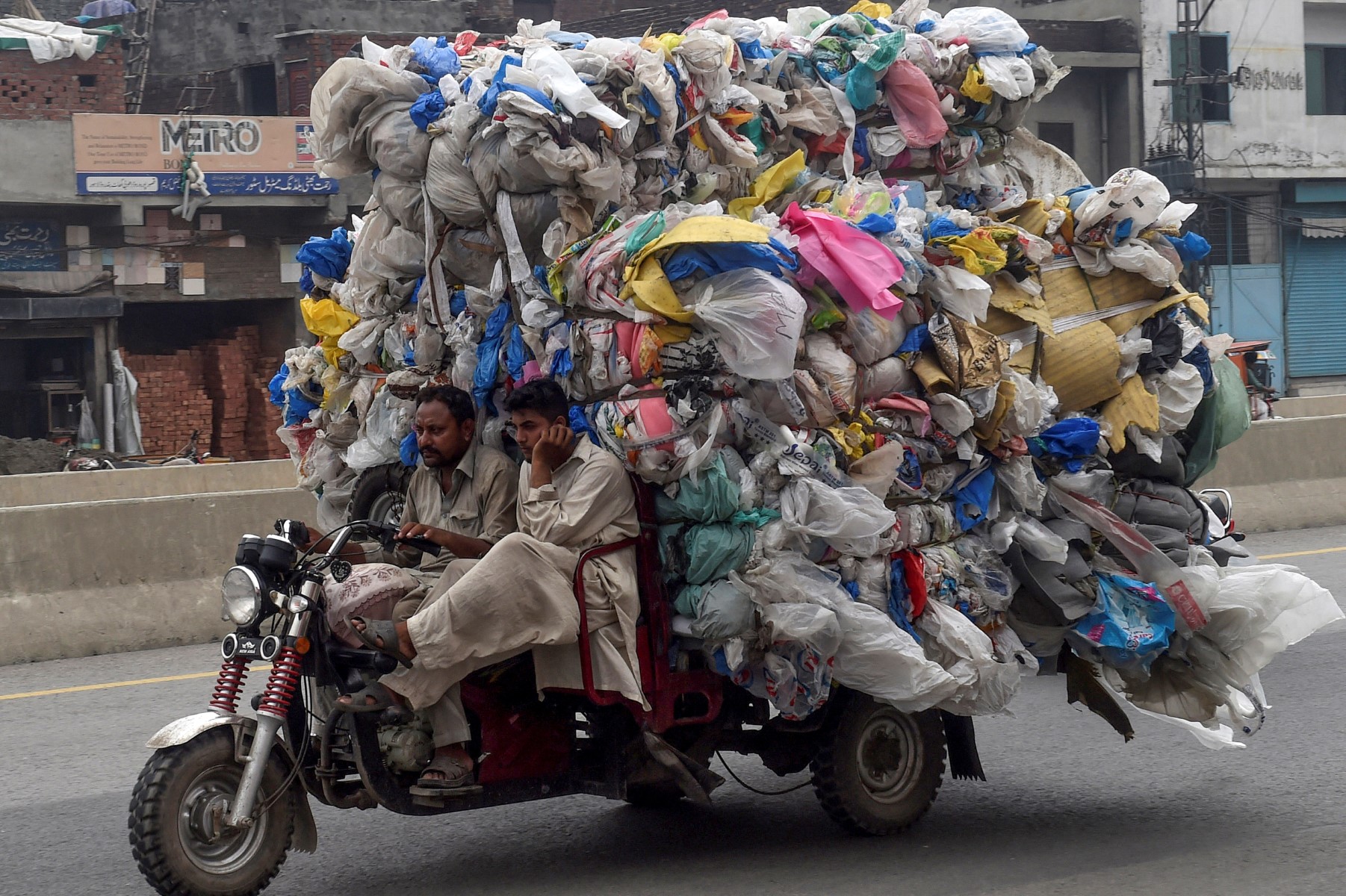 Lahore Plastic Waste Garbage 