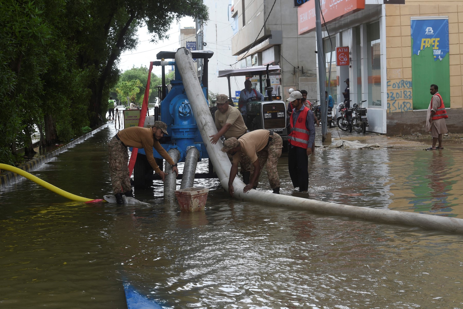 AFP__20220726__32FH66Y__v1__Preview__PakistanWeatherMonsoonFlood.jpg