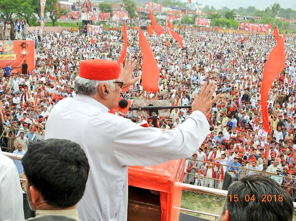 ASFANDYAR ADDRESSING RALLY IN BUNNER.JPG