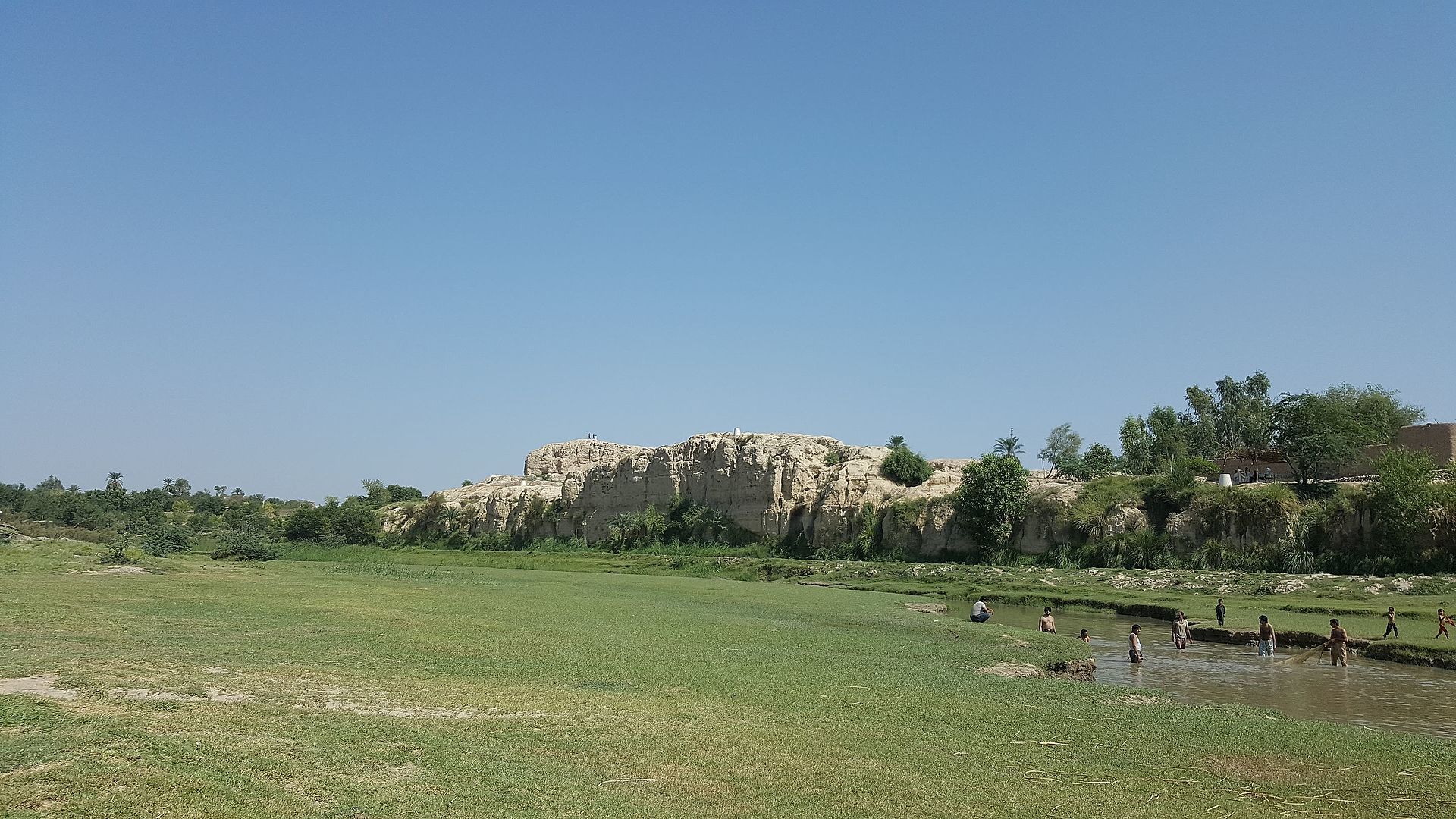 Akra_Mound_from_canal_side (1).jpg