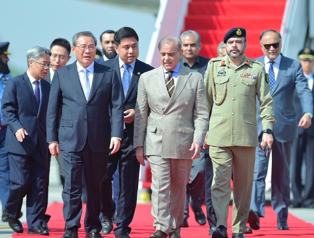 Chinese PM at Islamabad.jpeg