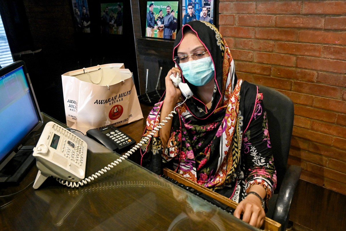 Hina Saleem Telephone Operator.jpg