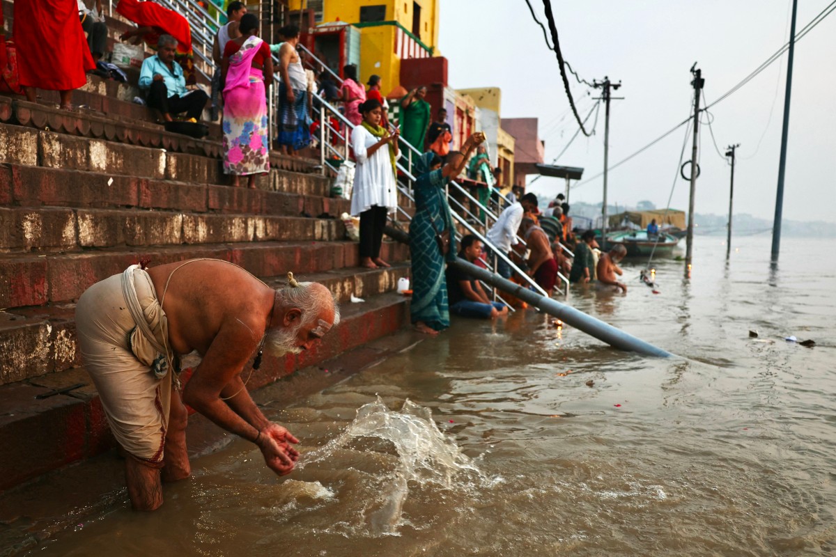 Hindu at Ganga.jpg