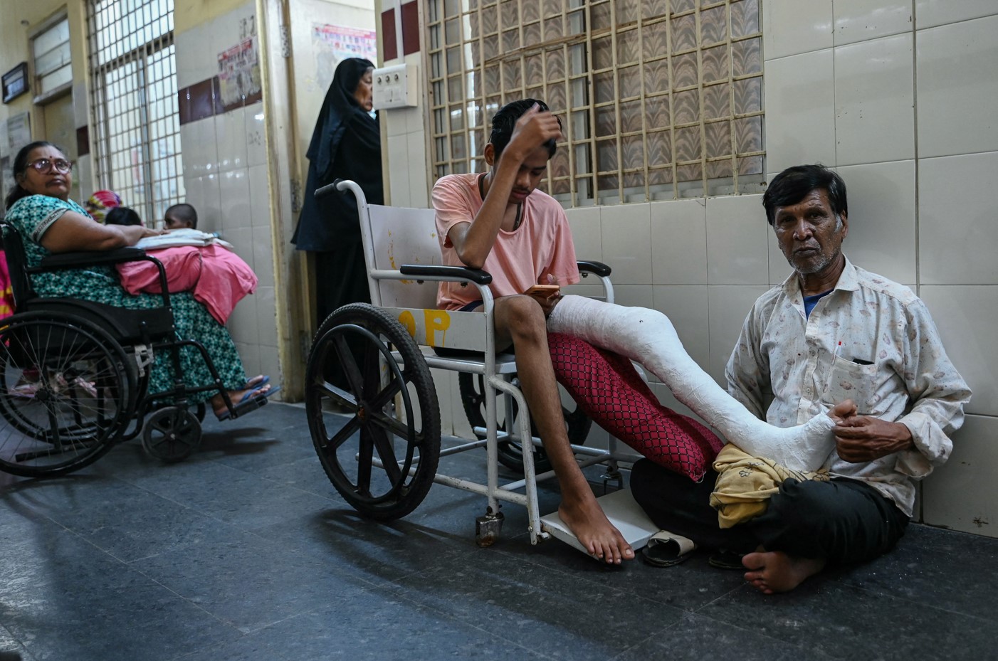 INDIAN PATIENTS DURING DOCTORS PROTEST.jpg