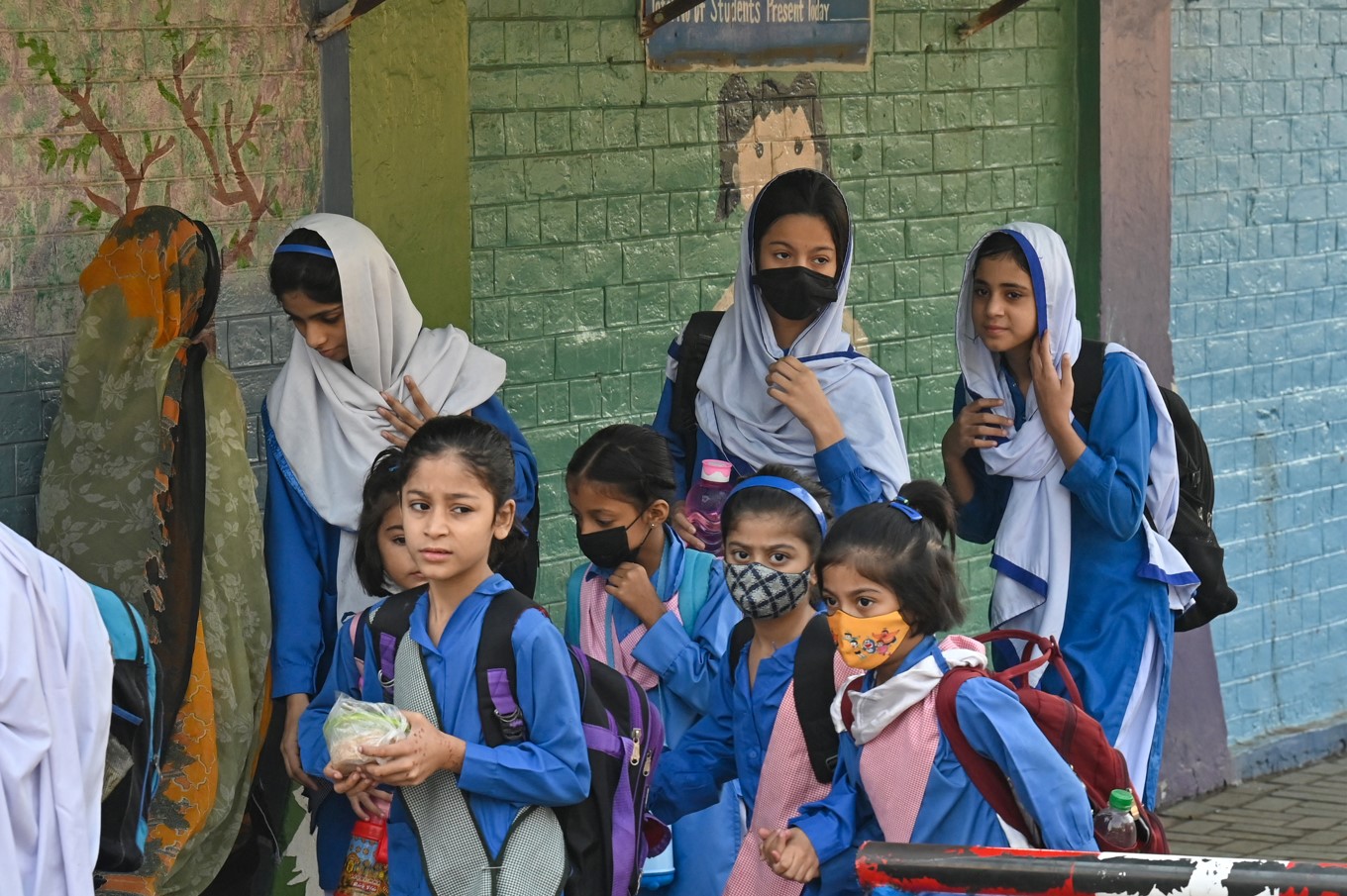 LAHORE SMOG KIDS.jpg