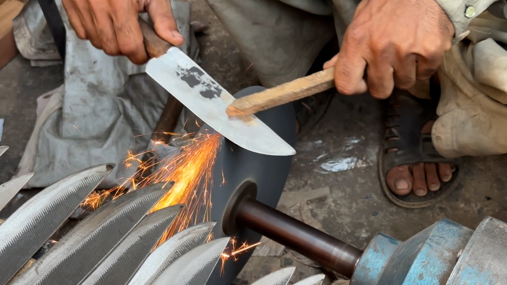 PESHAWAR BUTCHER KNIFE CHOPPER MARKET.jpg