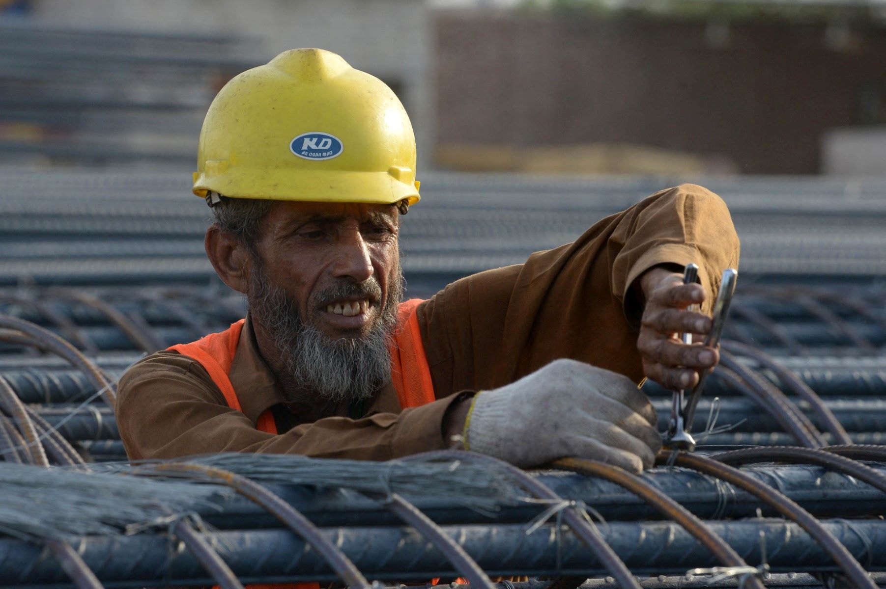 Pakistani labourer 2.jpg