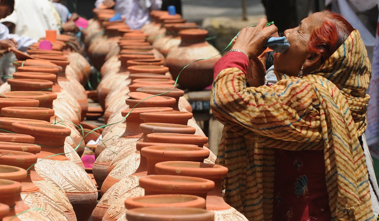 WATER POTS WOMAN.jpg