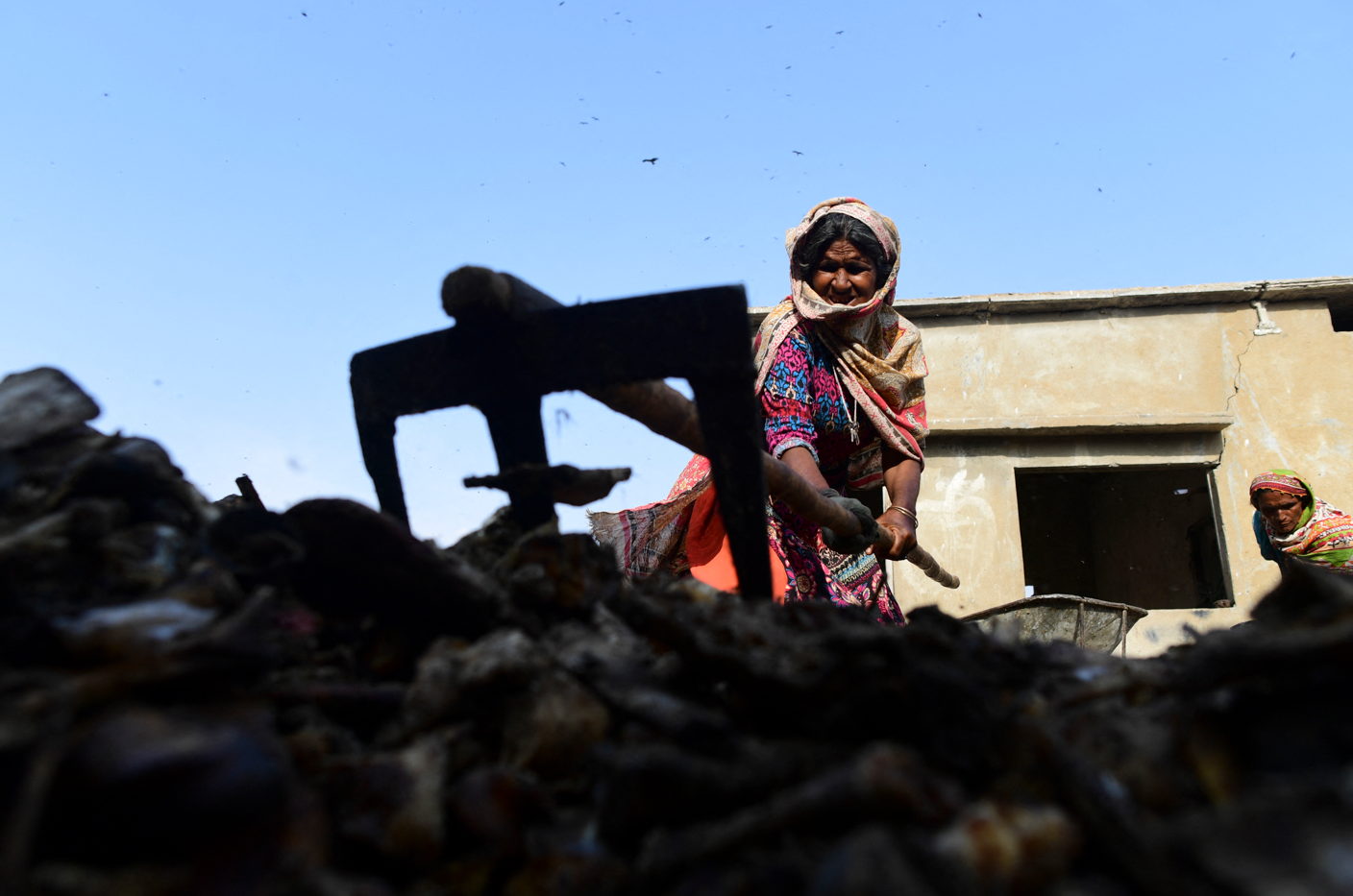 WOMAN LABOURER.png