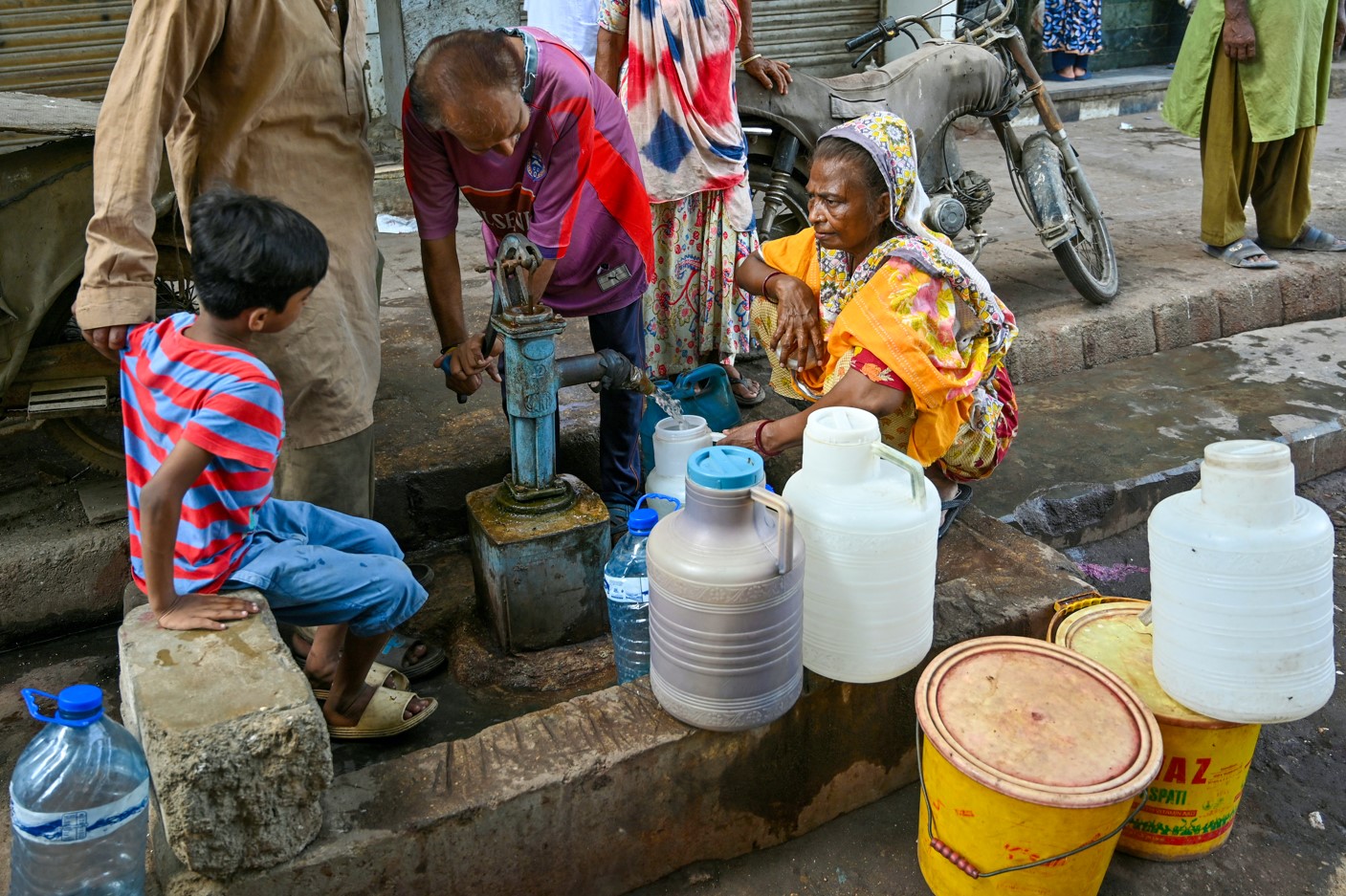 karachi water.jpg